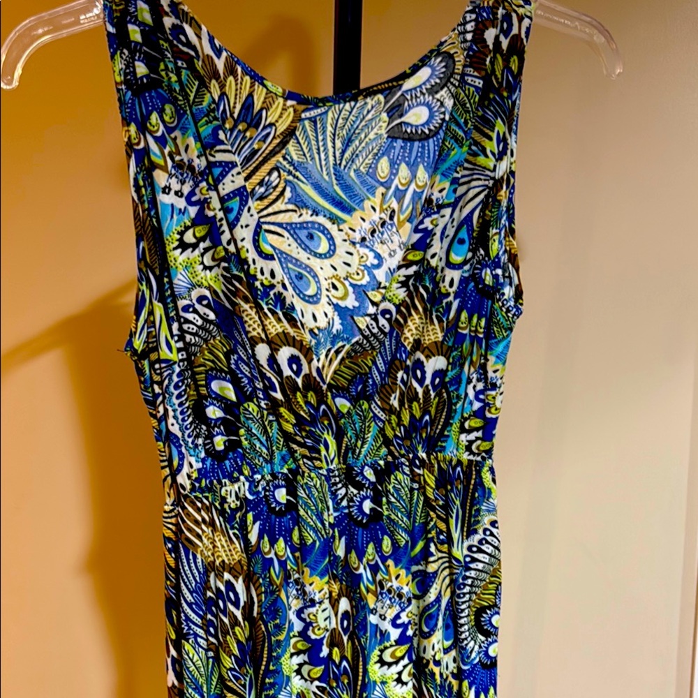 Vibrant Sleeveless Dress with Peacock Print